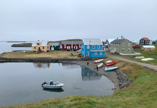 Puerto de Flatey Island entre Snaefellsnes e Islandia's Westfjords