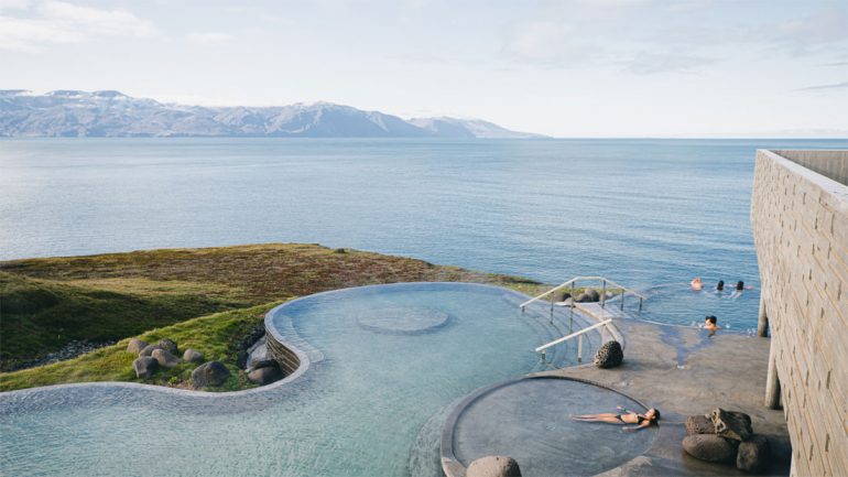 Los baños marinos geotérmicos de Geosea son una parada relajante en el norte de Islandia