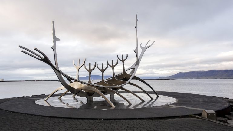 La escultura Sun Voyager en Reykjavík