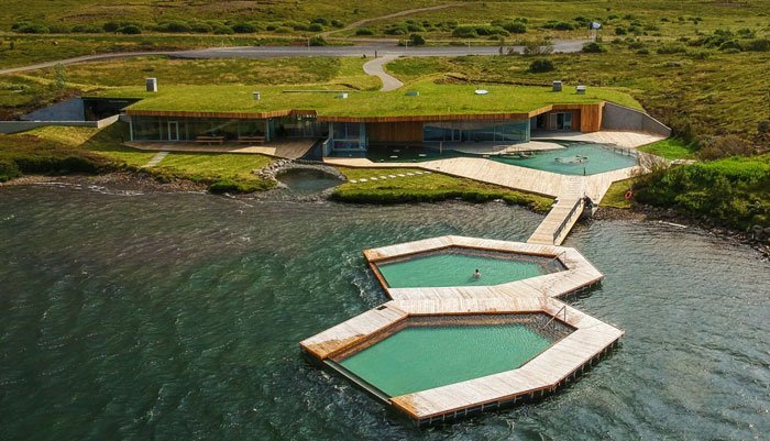 Baños geotérmicos flotantes Vok en el este de Islandia