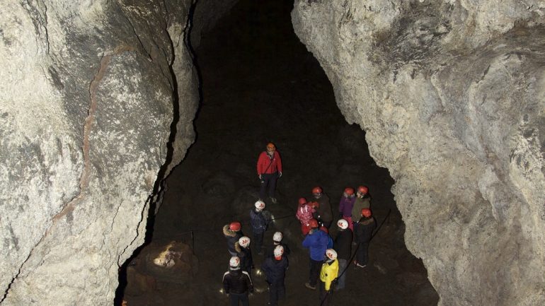 Visite de la grotte de lave de Vatnshellir dans le parc national de Snæfellsnes