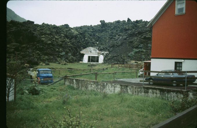 Une maison détruite dans une lave lors de l'éruption de 1973 dans les îles Westman.