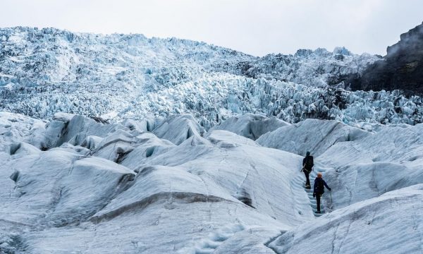 Courte randonnée glaciaire dans le parc national de Vatnajokull