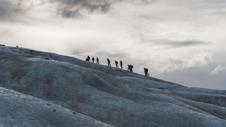 Caminata corta por el glaciar en el Parque Nacional Vatnajokull