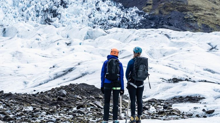 Caminata corta por el glaciar en el Parque Nacional Vatnajokull