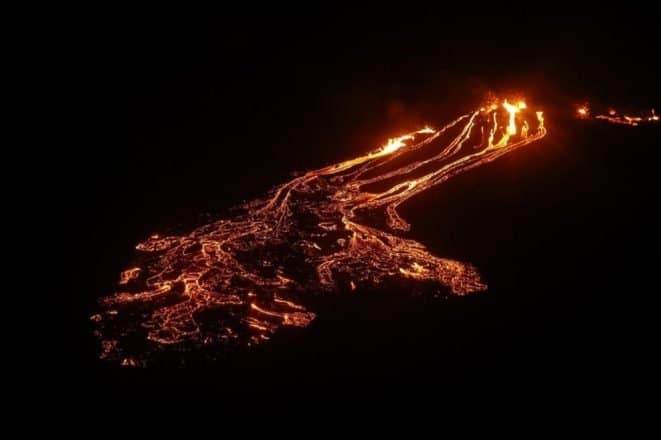 Une éruption volcanique en Islande d'en haut