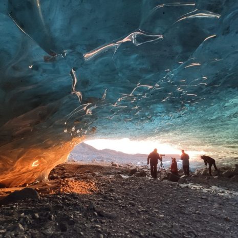 Cueva de hielo de cristal en el glaciar Vatnajokull | Tour de otoño e invierno para grupos pequeños
