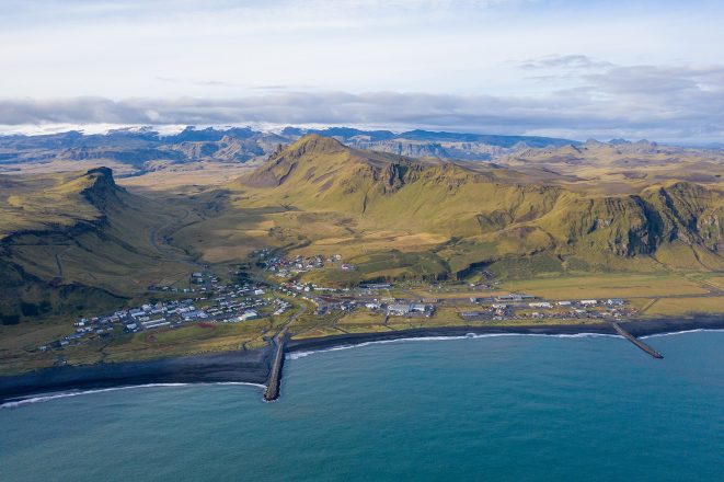 Photo aérienne du village de Vik dans le sud de l'Islande