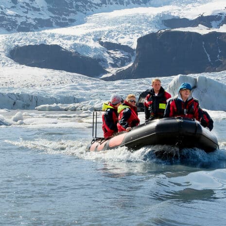 Excursion en bateau sur les icebergs sur le lagon glaciaire de Fjallsarlon
