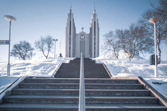 Iglesia de Akureyri en invierno